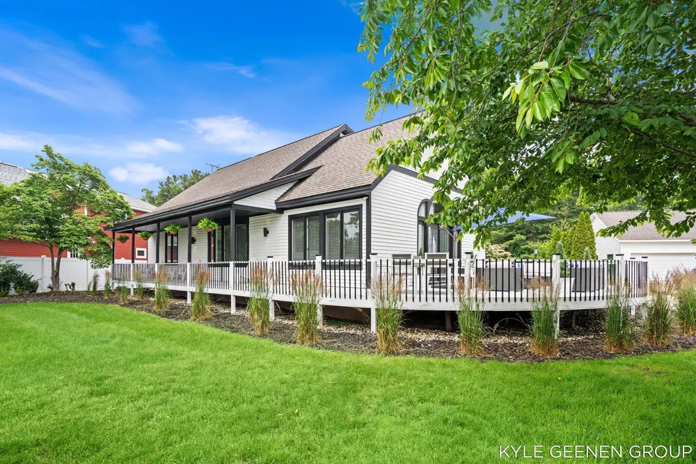 1729 Waukazoo Dr, Holland, MI 49424-2414