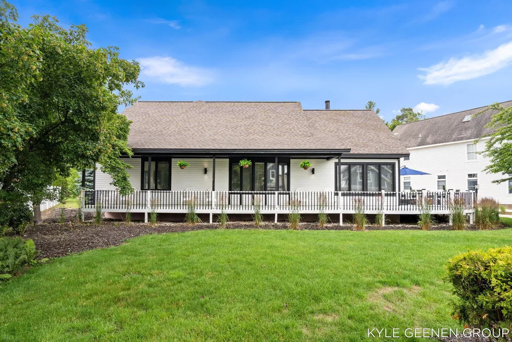 1729 Waukazoo Dr, Holland, MI 49424-2414