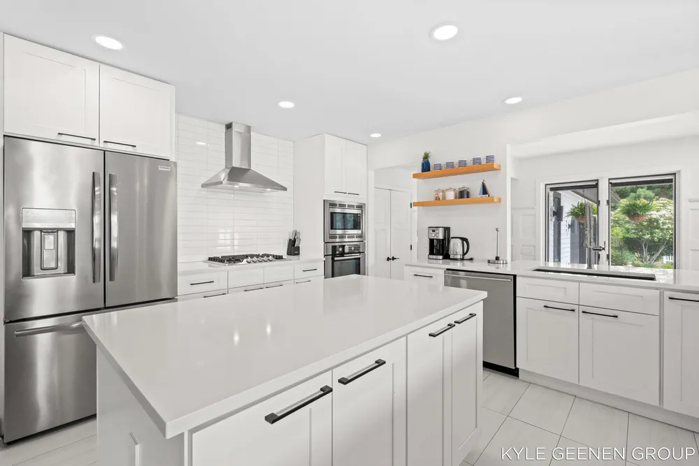 1729 Waukazoo Dr, Holland, MI 49424-2414