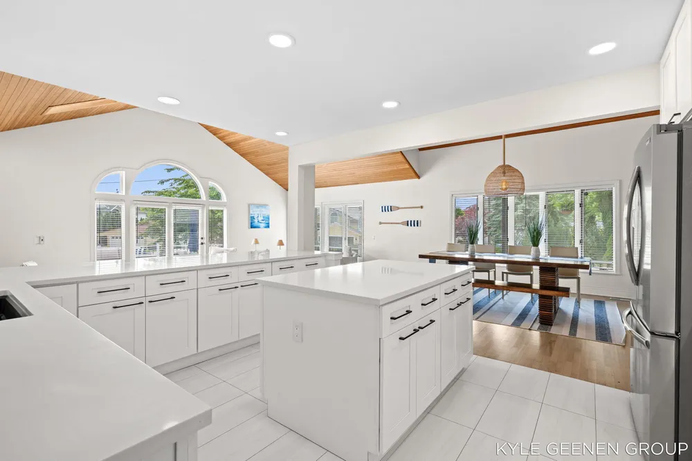 1729 Waukazoo Dr, Holland, MI 49424-2414