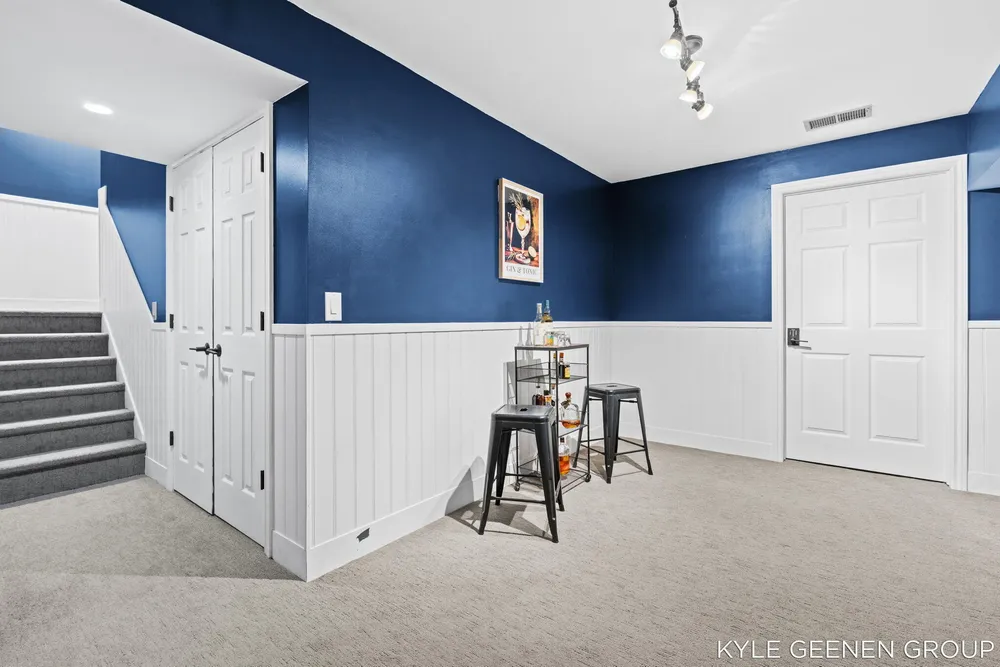 1729 Waukazoo Dr, Holland, MI 49424-2414