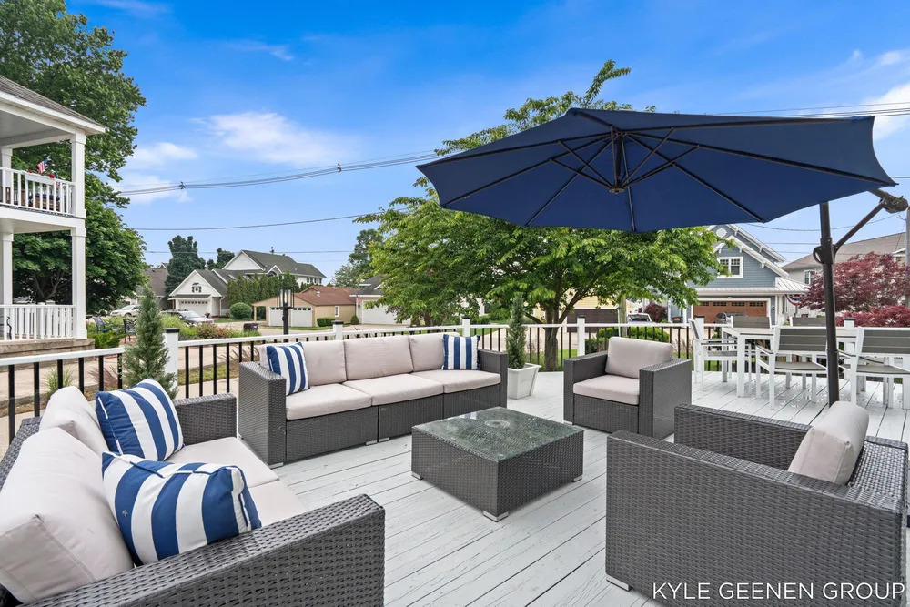 1729 Waukazoo Dr, Holland, MI 49424-2414