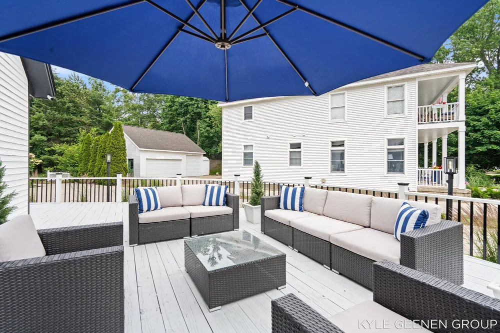 1729 Waukazoo Dr, Holland, MI 49424-2414