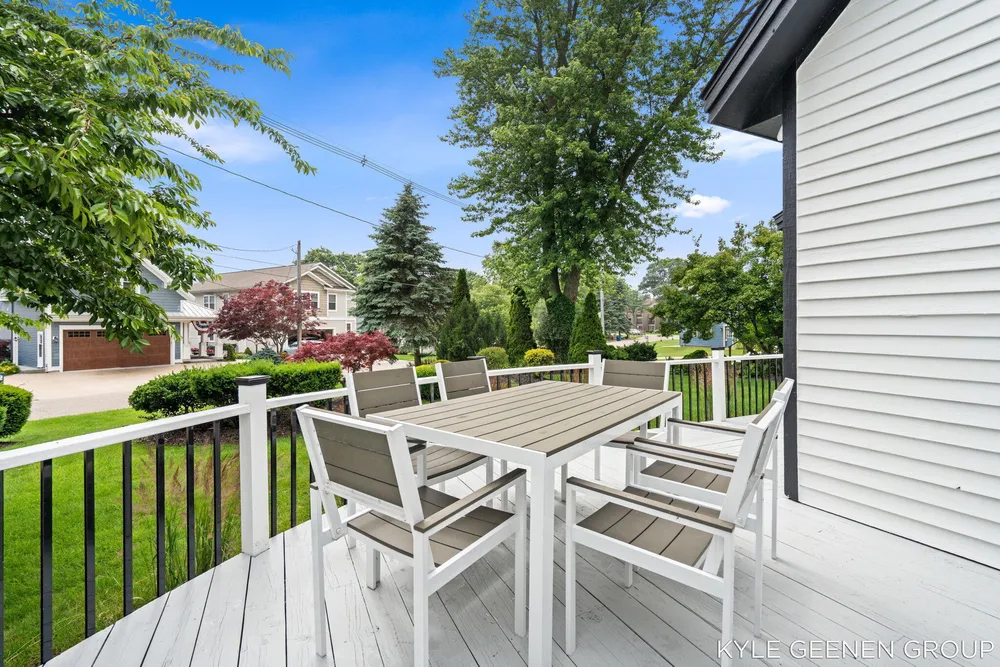1729 Waukazoo Dr, Holland, MI 49424-2414