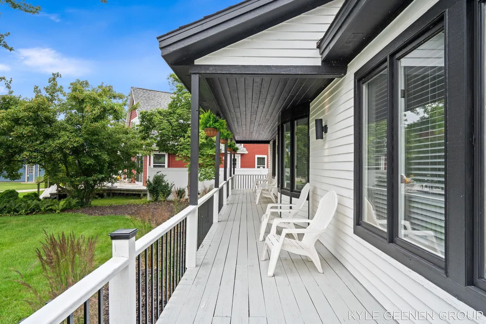 1729 Waukazoo Dr, Holland, MI 49424-2414