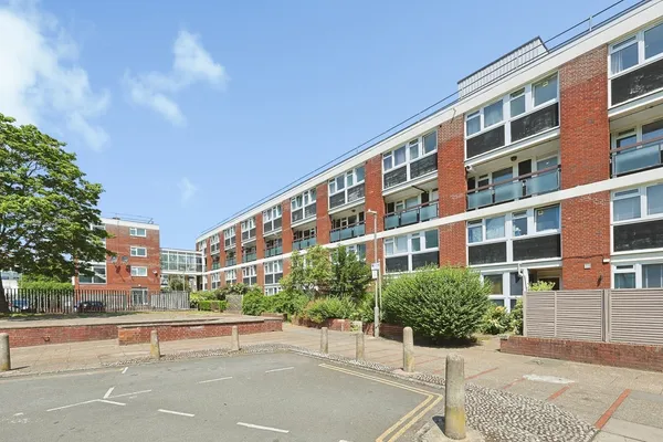Searles Close, London, SW11