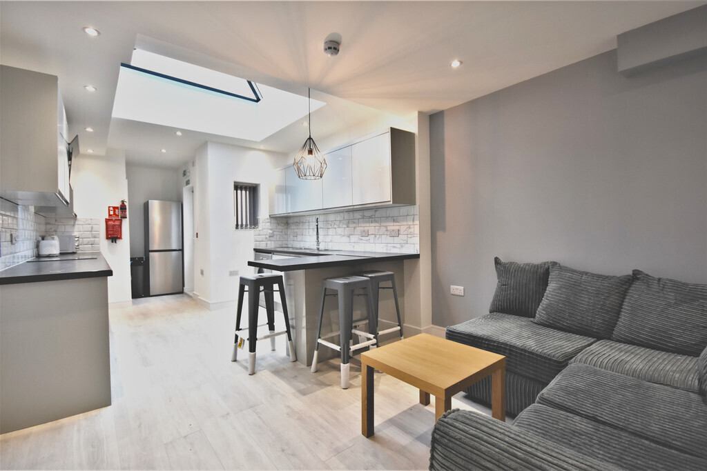 Room 4 of 5, Marlborough Road, Coventry, CV2 4EN Image 1