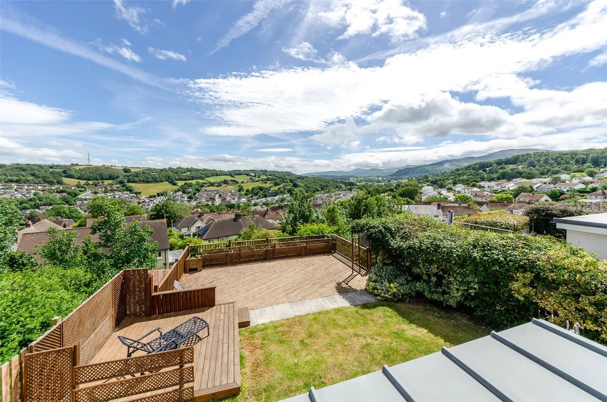 Acrau Hirion, Conwy, LL32