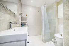 Holmcroft, CRAWLEY