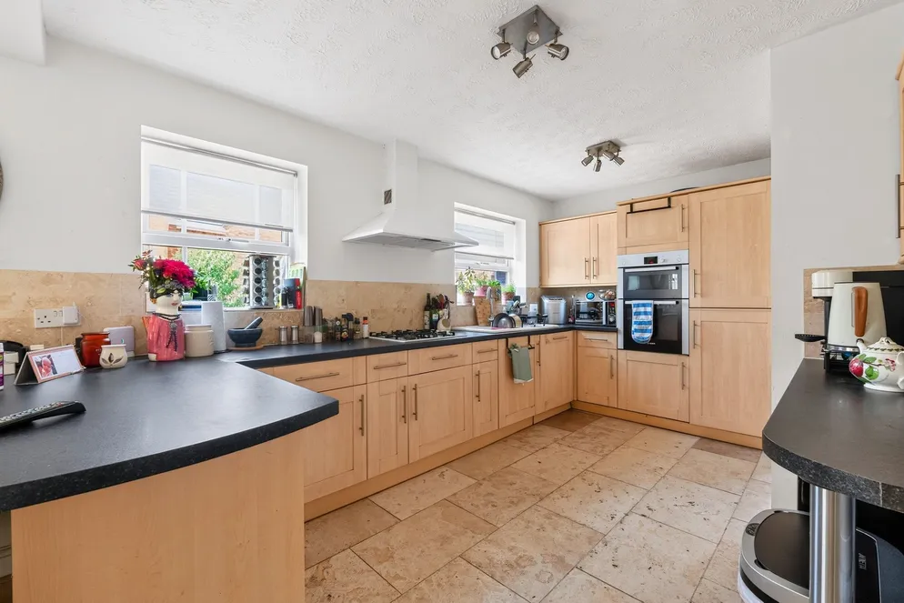 Property carousel item 4