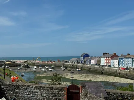 2 Belle Vue Gardens, Aberaeron, SA46