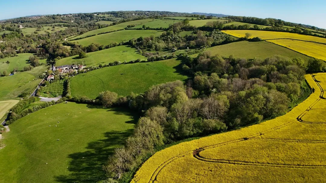 https://mr0.homeflow-assets.co.uk/files/photo/image/47728/9318/_x_/57974956.jpg