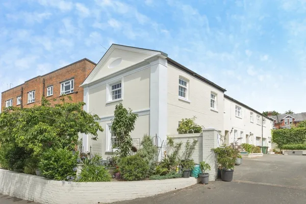 Grove Hill Mews, Grove Hill Road, Tun...