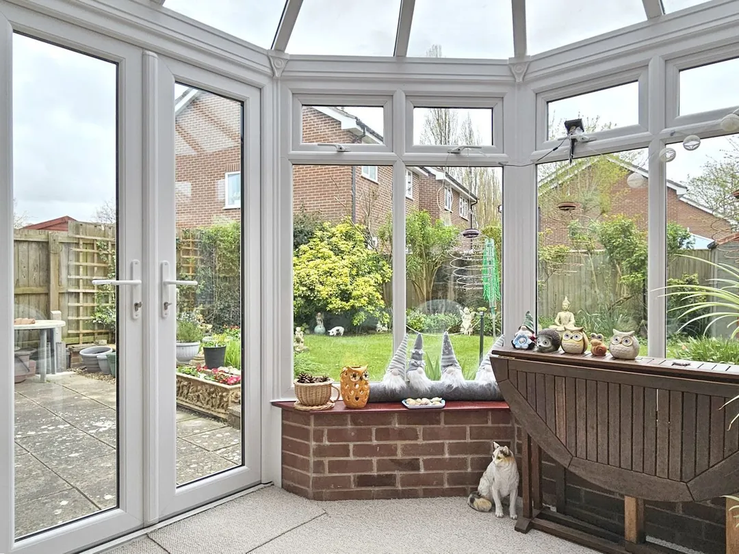 https://mr0.homeflow-assets.co.uk/files/photo/image/47730/6683/_x_/55336092.jpg