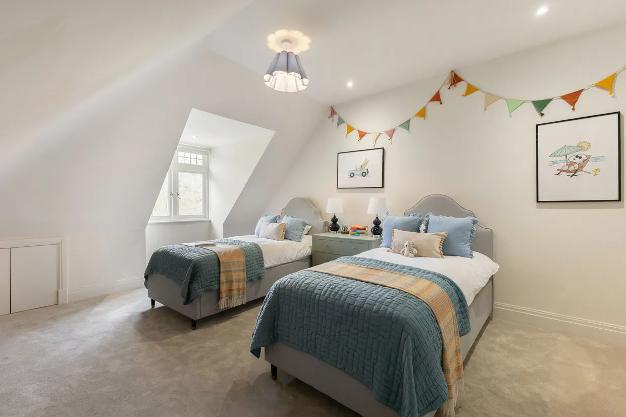 No. 1 Ronmar Place, Oxshott, KT22 photo 13