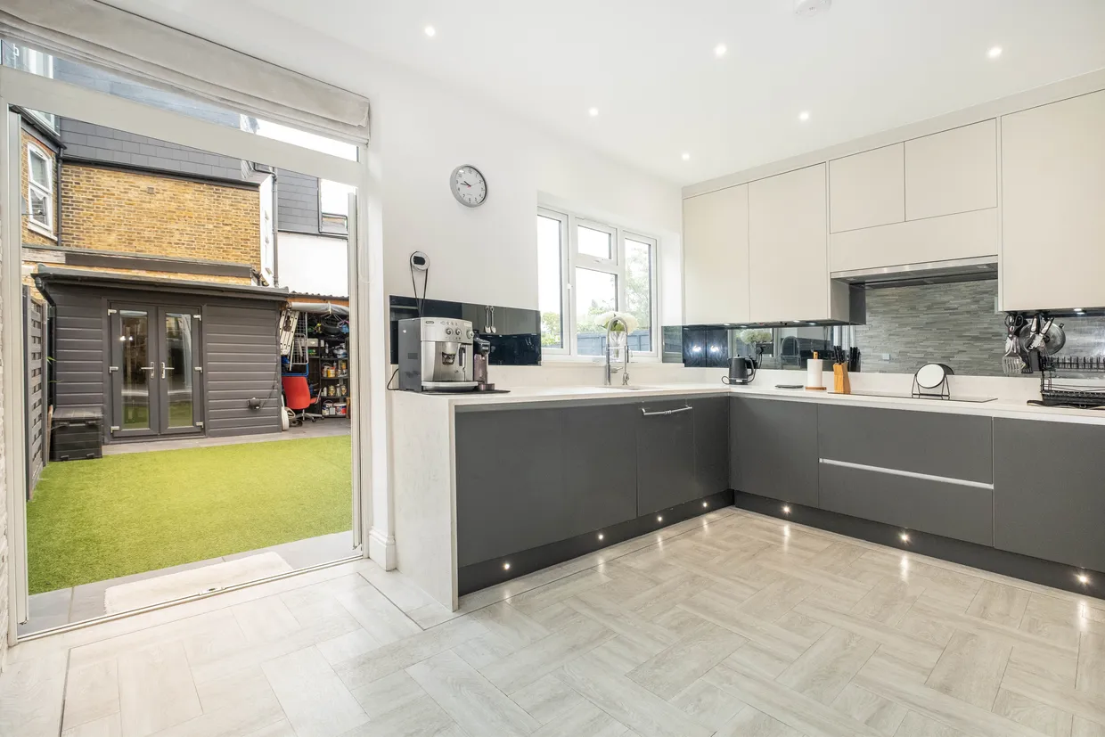 Haydons Road, London, SW19 photo 13