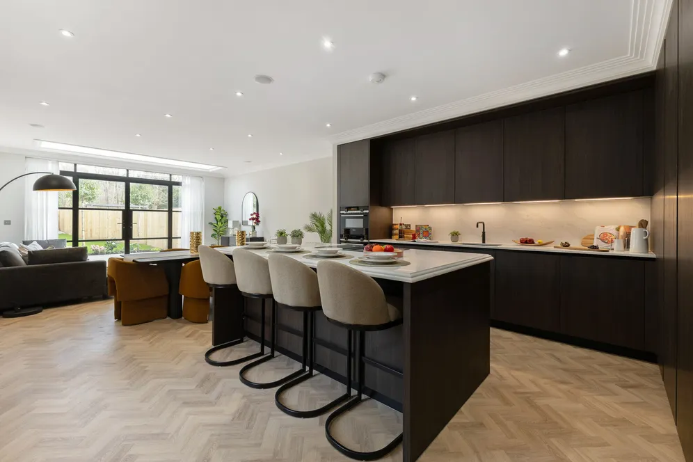 No. 1 Ronmar Place, Oxshott, KT22 photo 17