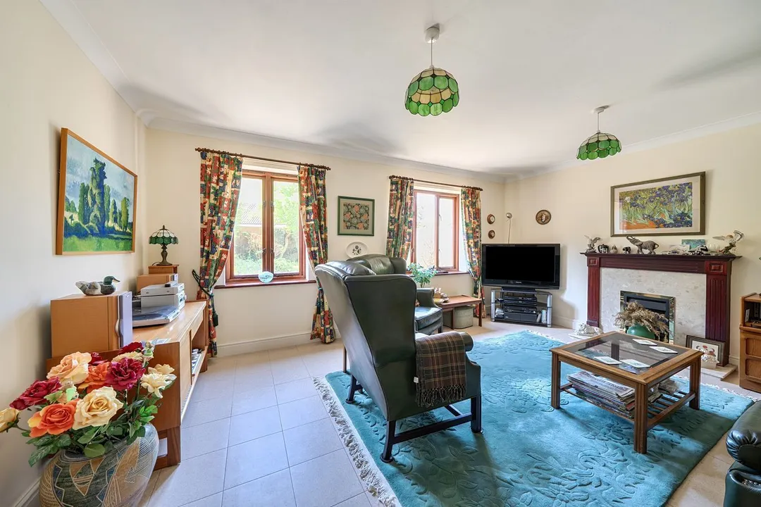 https://mr0.homeflow-assets.co.uk/files/photo/image/47732/4171/_x_/55736058.jpg