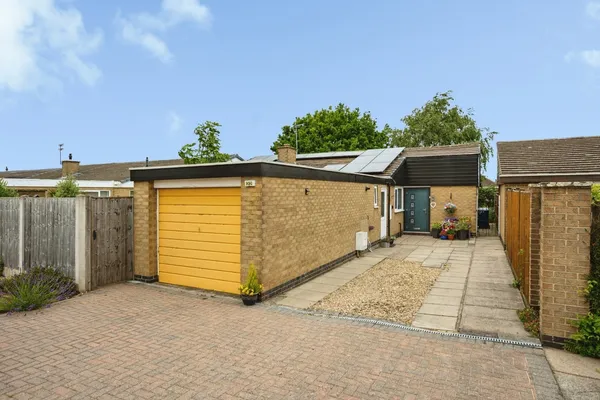 Sunnindale Drive, Tollerton, Nottingh...