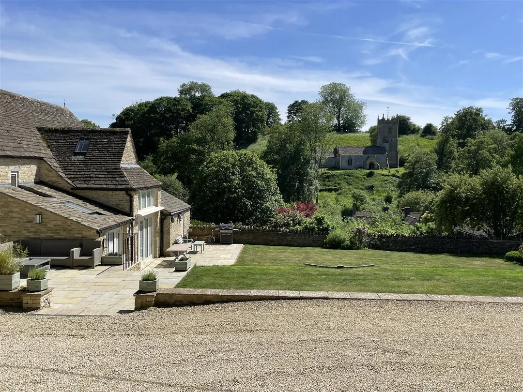 https://mr0.homeflow-assets.co.uk/files/photo/image/47735/7746/_x_/d1xynH8oVkKyaxl1q06x5g.jpg
