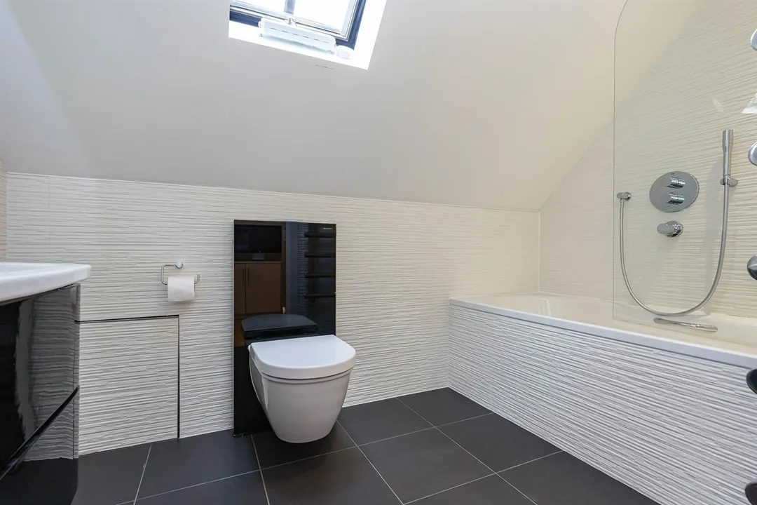 https://mr0.homeflow-assets.co.uk/files/photo/image/47735/7770/_x_/4FHVPn7iPkSG1IZ14O5O-g.jpg