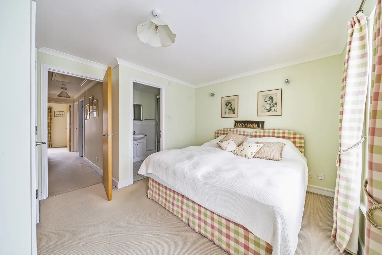 Alison Way Winchester SO22 photo 5