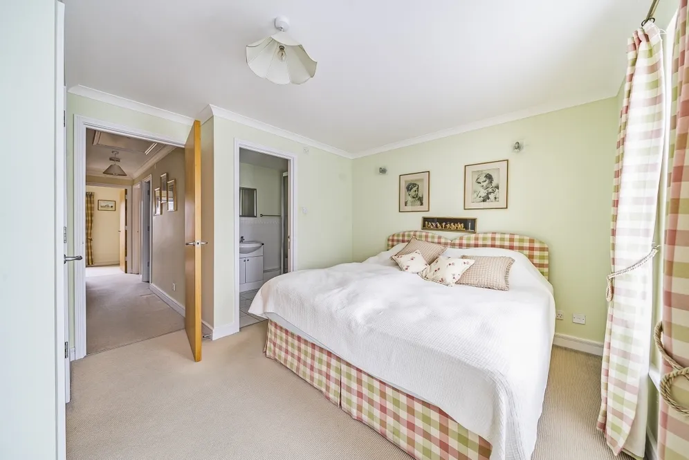 Alison Way Winchester SO22 photo 5