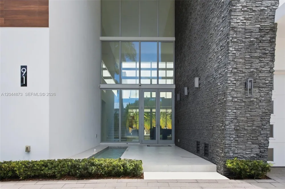 91 Fiesta Way, Fort Lauderdale, FL 33301