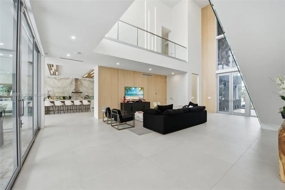 91 Fiesta Way, Fort Lauderdale, FL 33301