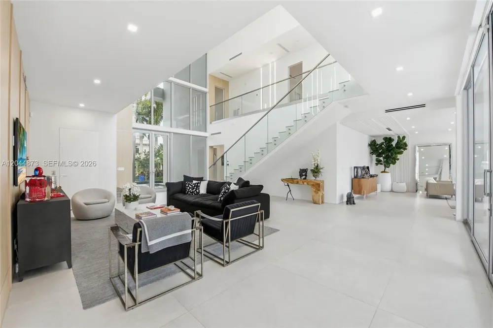 91 Fiesta Way, Fort Lauderdale, FL 33301