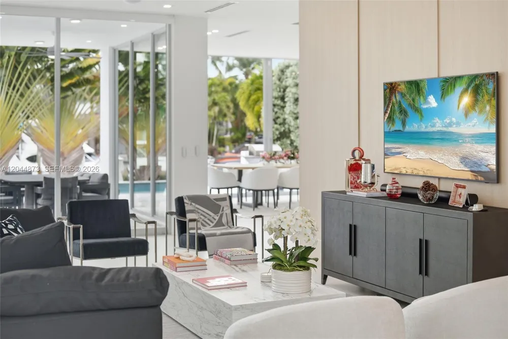 91 Fiesta Way, Fort Lauderdale, FL 33301