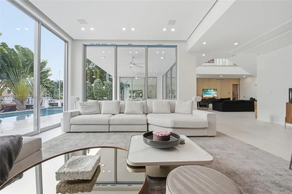 91 Fiesta Way, Fort Lauderdale, FL 33301