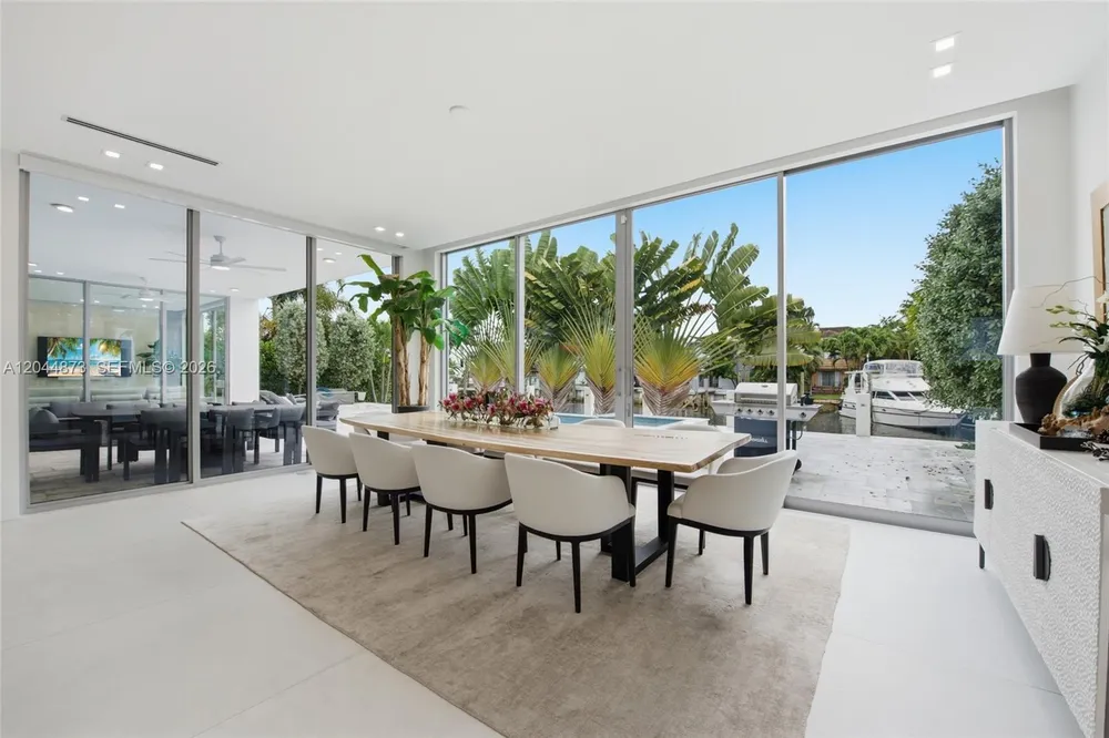 91 Fiesta Way, Fort Lauderdale, FL 33301