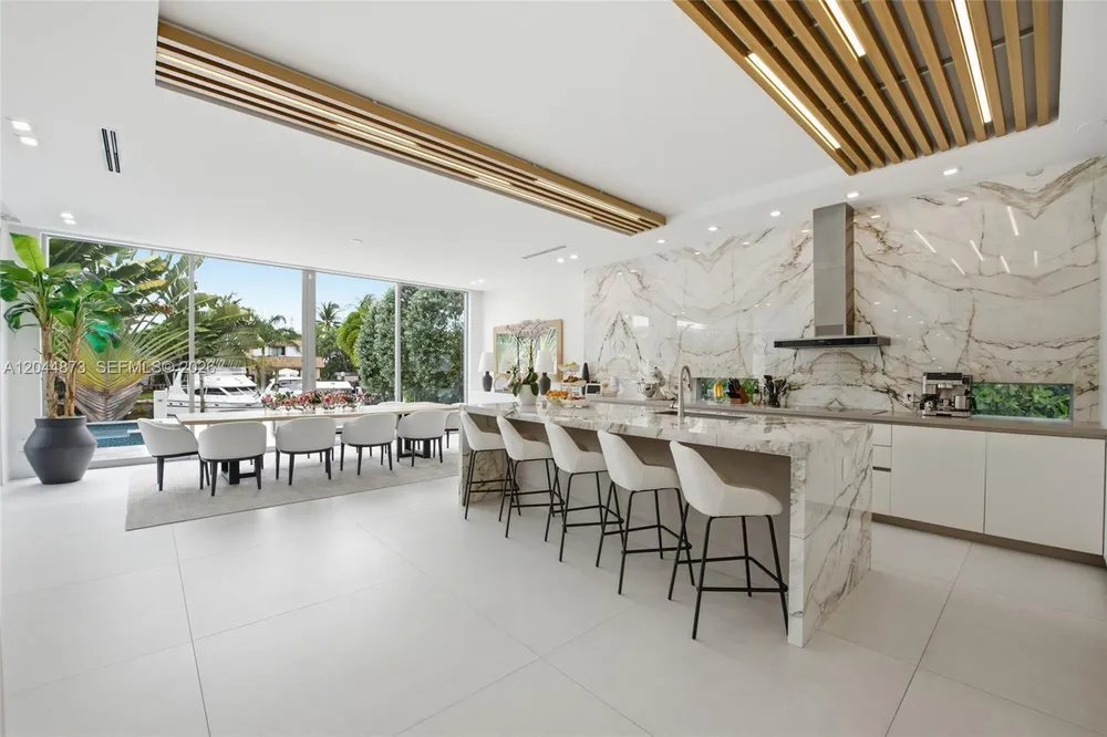 91 Fiesta Way, Fort Lauderdale, FL 33301