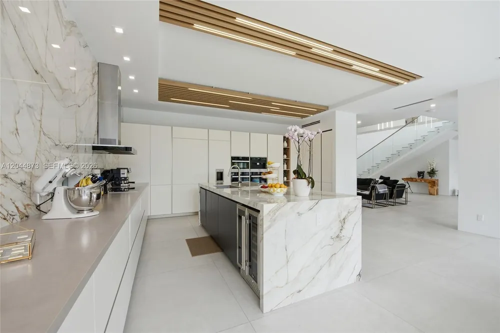 91 Fiesta Way, Fort Lauderdale, FL 33301
