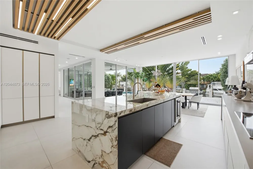 91 Fiesta Way, Fort Lauderdale, FL 33301
