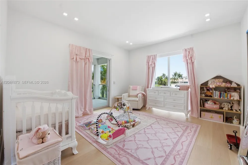 91 Fiesta Way, Fort Lauderdale, FL 33301