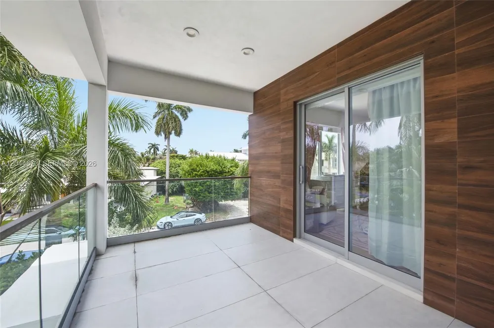 91 Fiesta Way, Fort Lauderdale, FL 33301