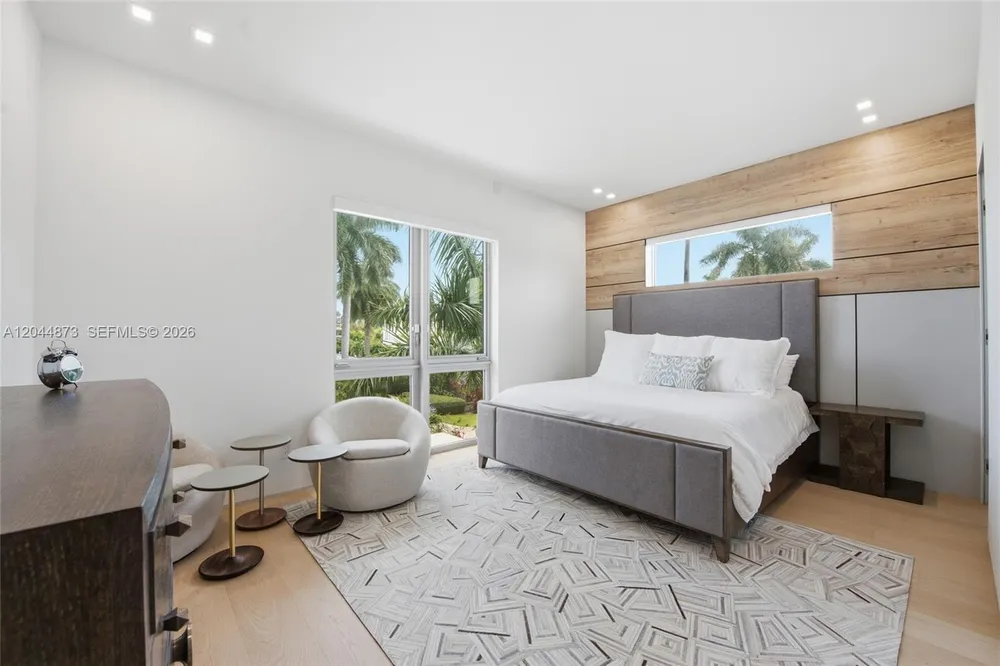 91 Fiesta Way, Fort Lauderdale, FL 33301