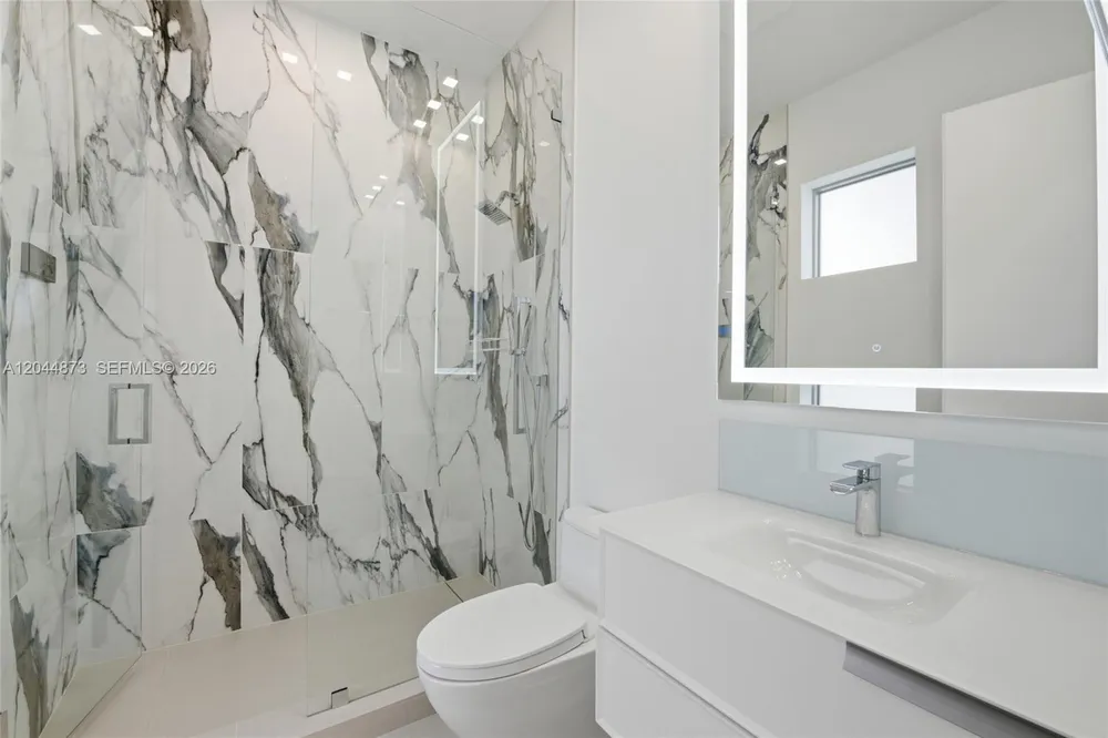 91 Fiesta Way, Fort Lauderdale, FL 33301