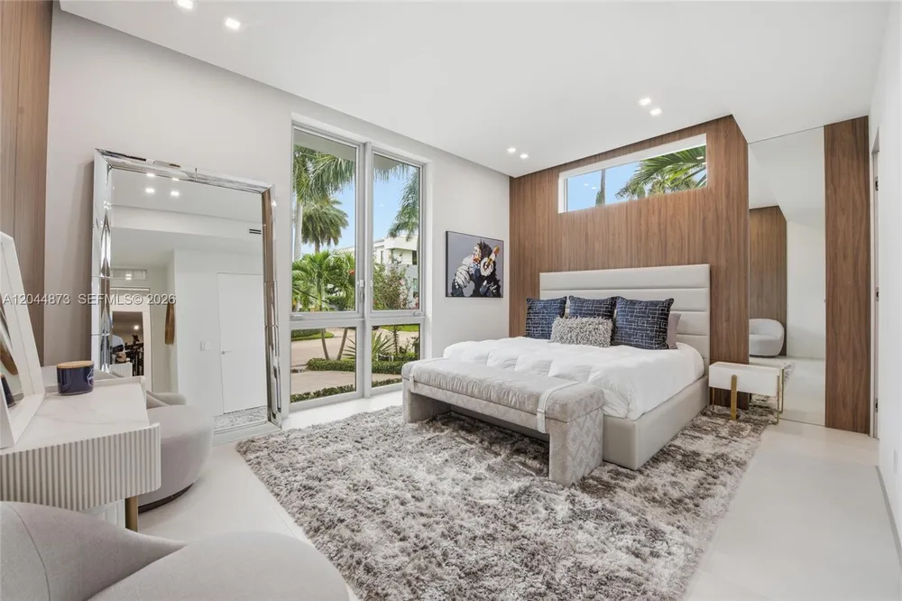 91 Fiesta Way, Fort Lauderdale, FL 33301