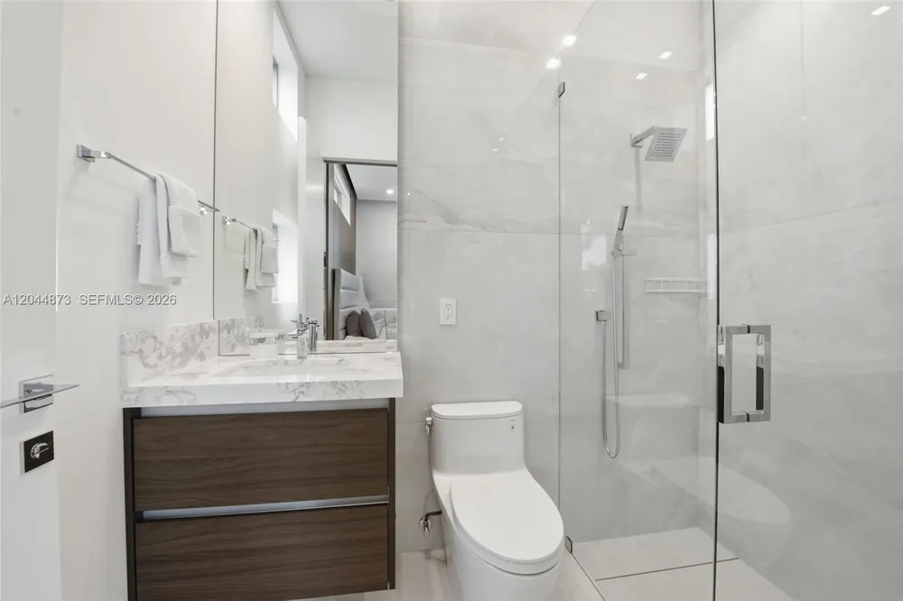 91 Fiesta Way, Fort Lauderdale, FL 33301