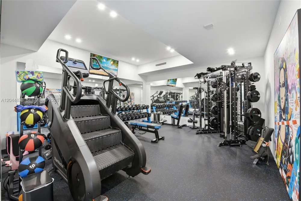 91 Fiesta Way, Fort Lauderdale, FL 33301
