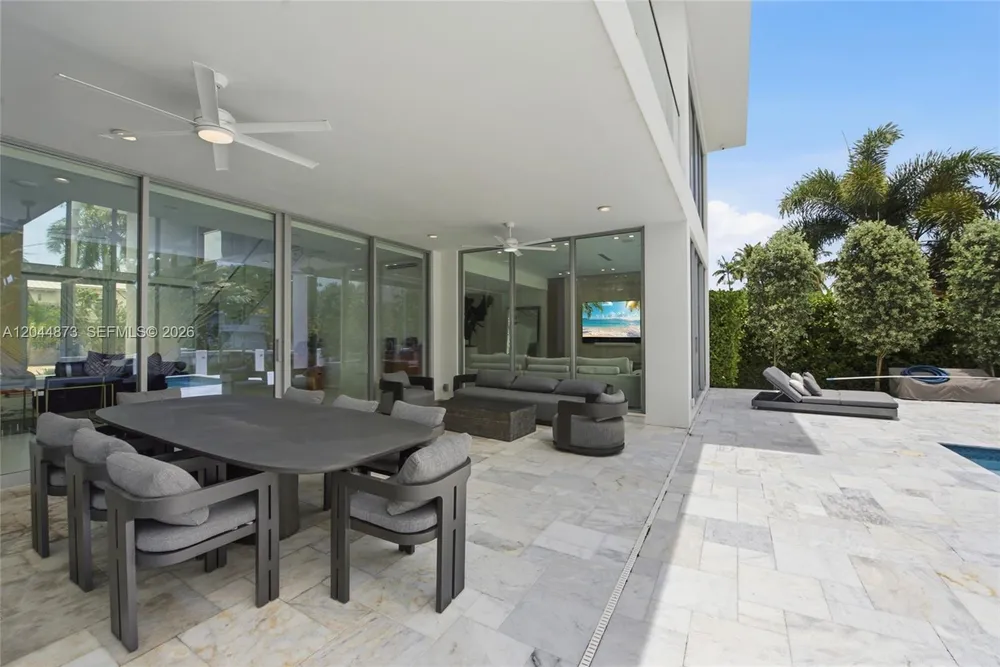 91 Fiesta Way, Fort Lauderdale, FL 33301