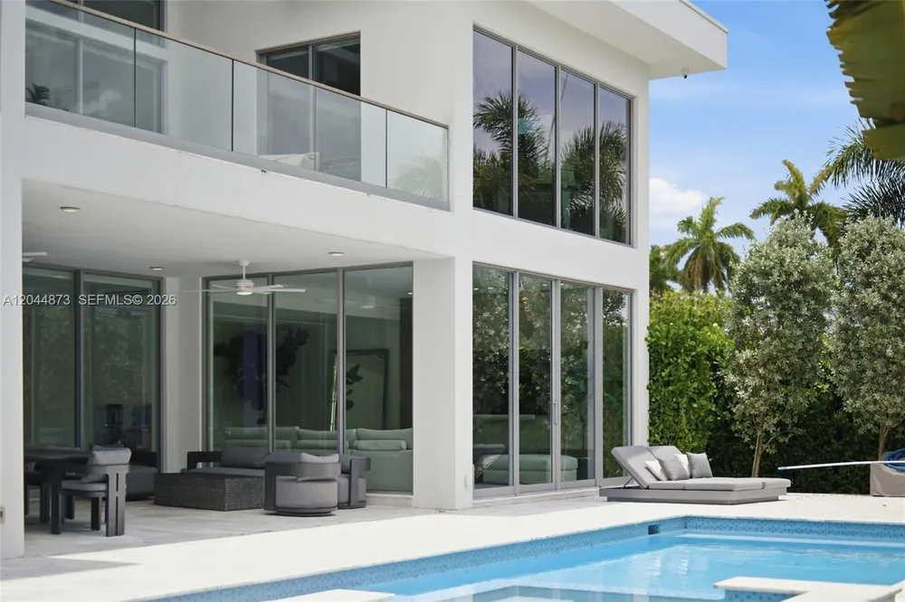 91 Fiesta Way, Fort Lauderdale, FL 33301
