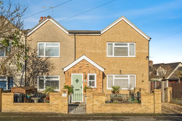 Petersham Avenue, Byfleet, West Byfle...