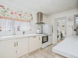 Martin Avenue, Denmead, Waterlooville thumb 3