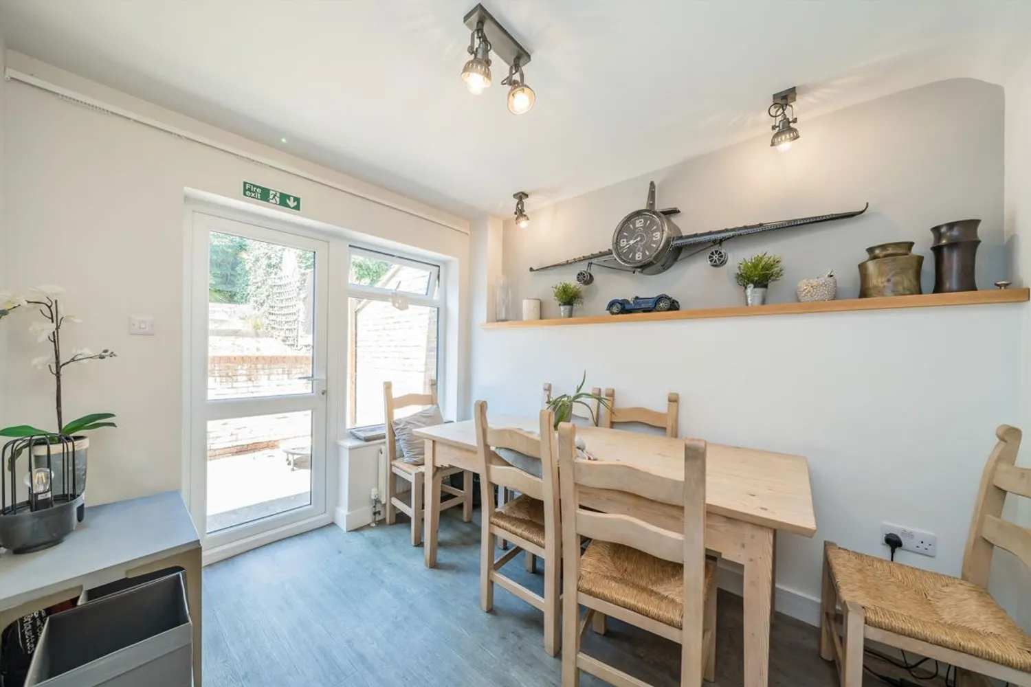Vale Close, Weybridge, KT13 photo 4