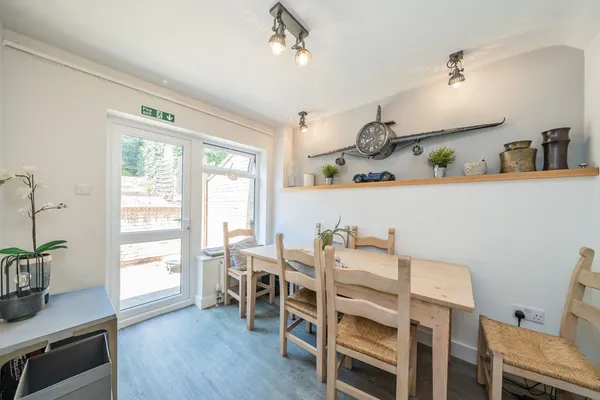 Vale Close, Weybridge, KT13 photo 4