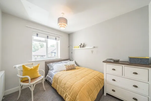 Vale Close, Weybridge, KT13 photo 5